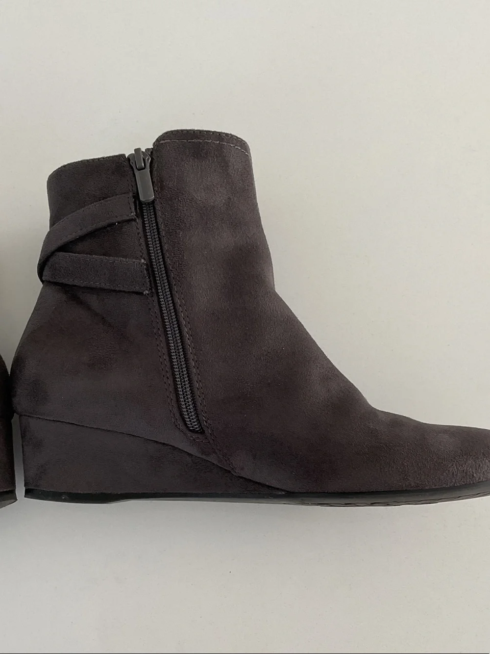 Impo sleek suede